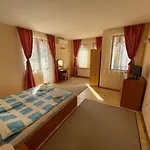 Guest Biju 3*