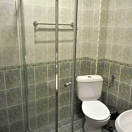 Guest Biju 3* טריאבנה